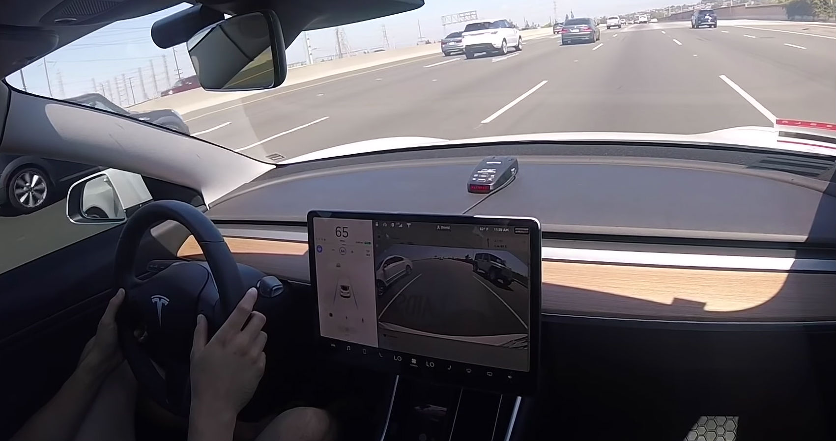 Tesla Autopilot shows off blind spot detection prowess ahead of Software V9 release