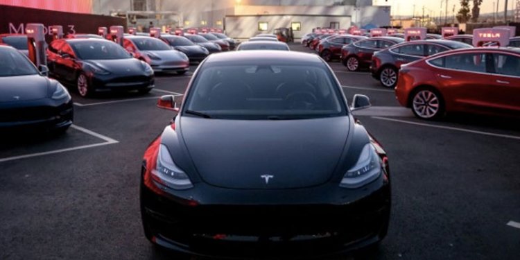 Tesla is outselling many of its luxury rivals, but it still lags behind Mercedes, BMW, and Lexus (TSLA)