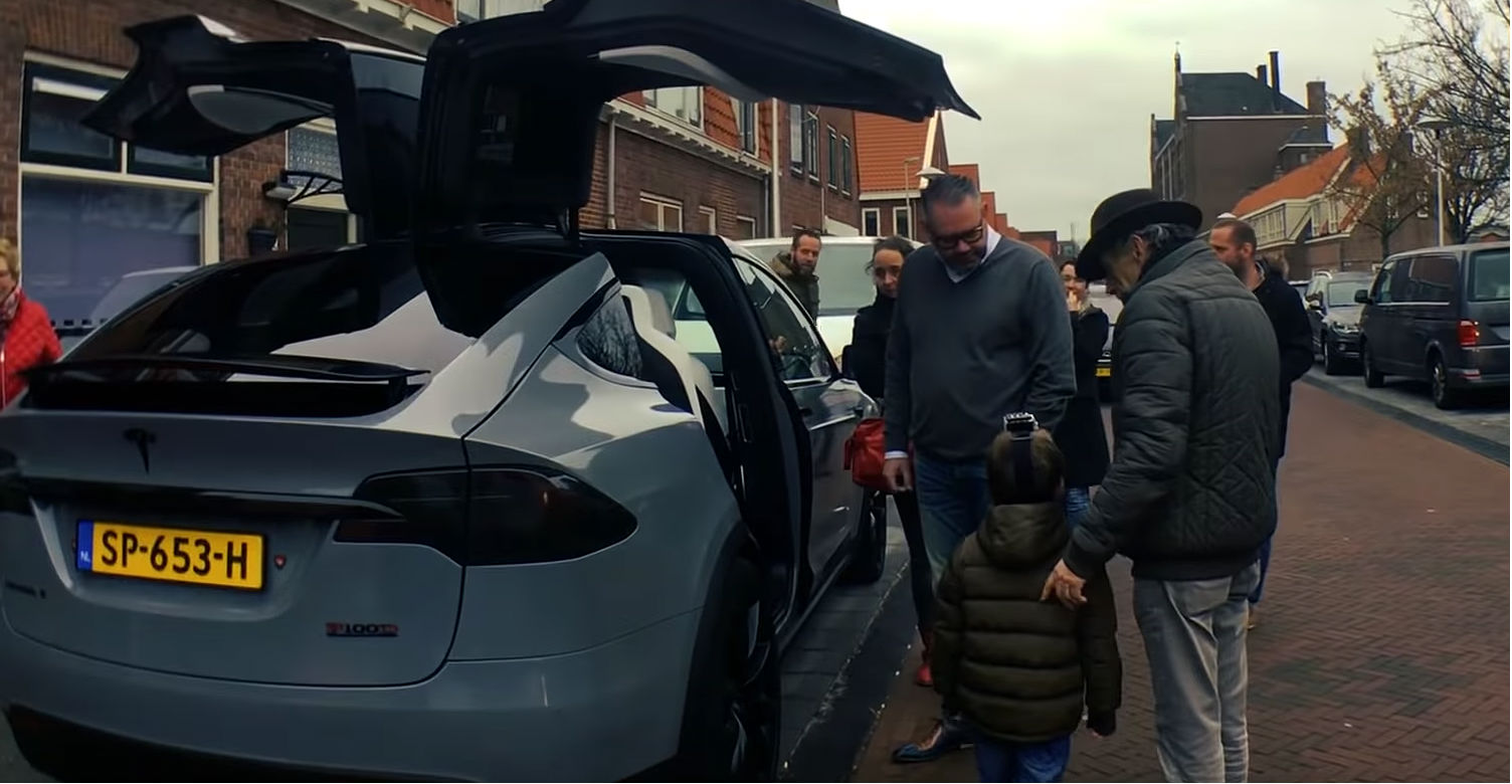 Tesla community comes together for a special, once-in-a-lifetime ‘bucket list’ wish