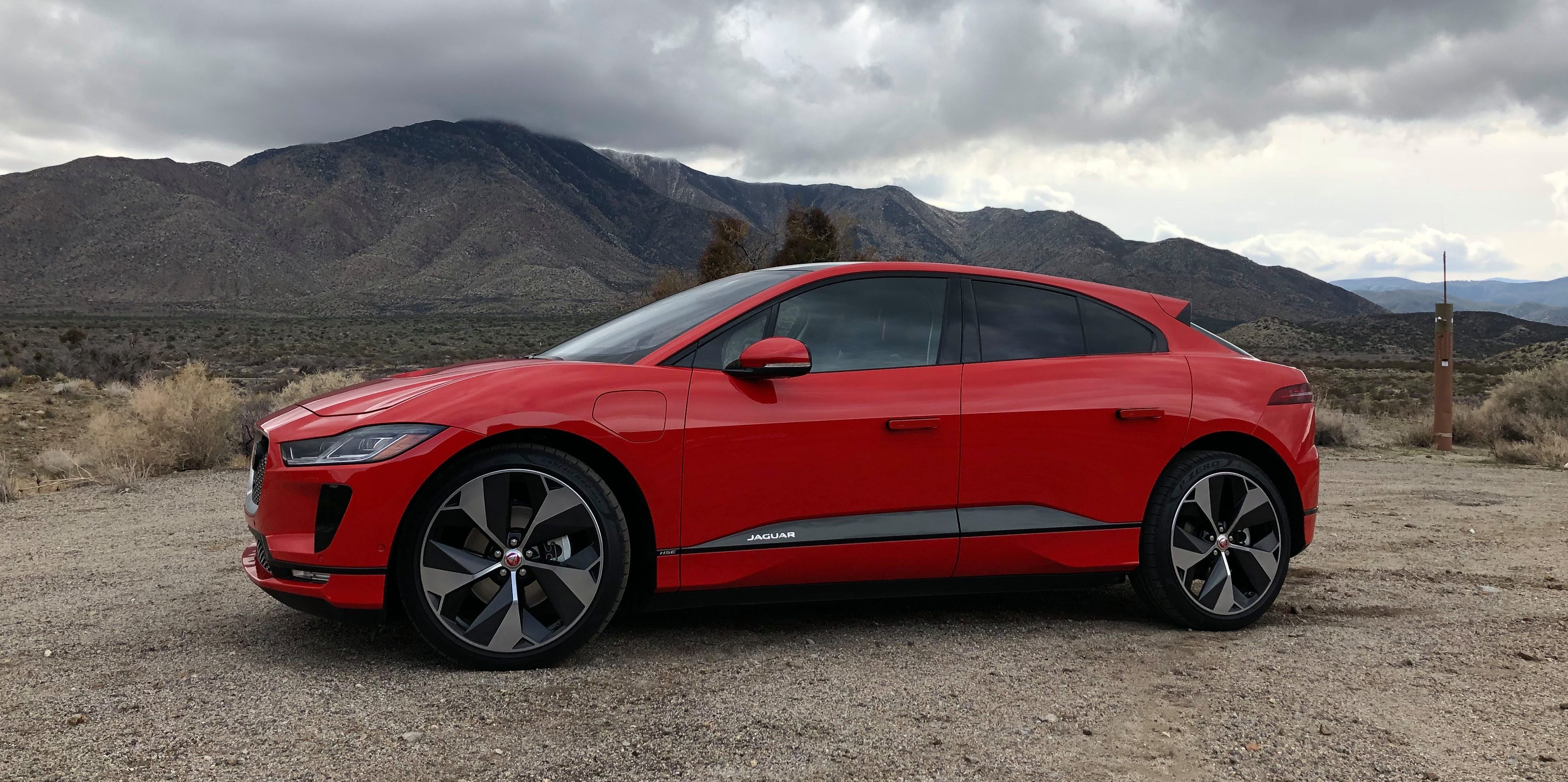 Electrek Review Jaguar I-PACE: a stunning electric vehicle with some issues