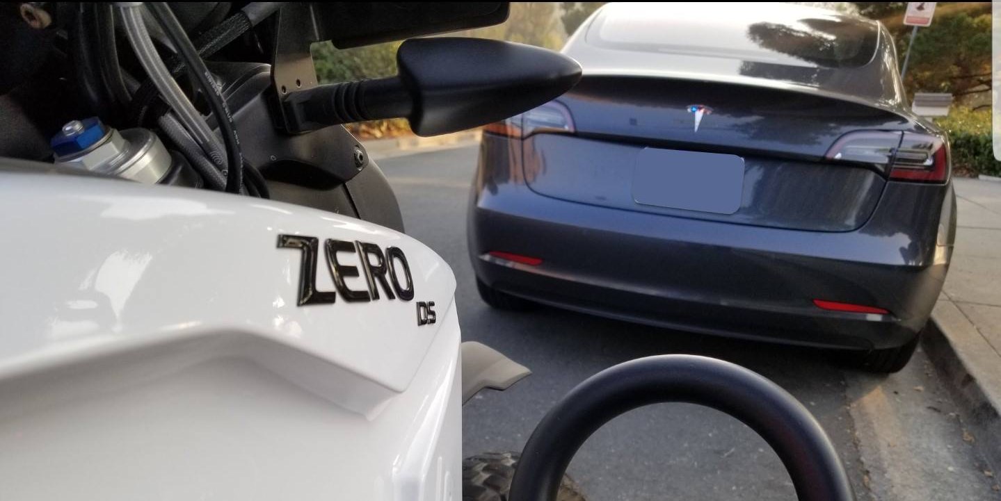 Zero electric motorcycle pulls over Tesla in ‘quietest police pursuit ever’