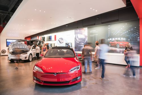 What Happens to Tesla’s Solar Business as Retail Stores Close and Sales Go Online?