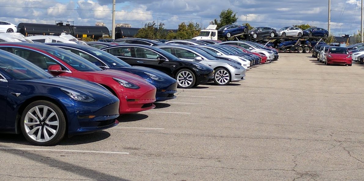 Tesla’s online-only sales model defended by used car dealer Carvana CEO