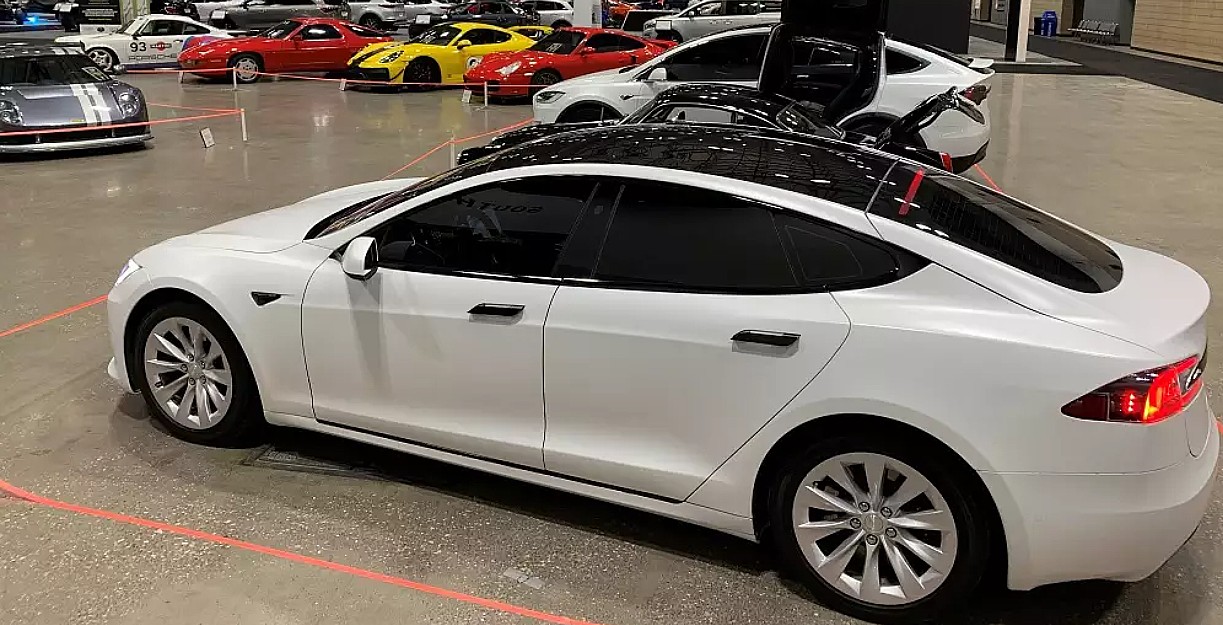 Tesla Model S and X owners face discrimination at dealer-run auto show