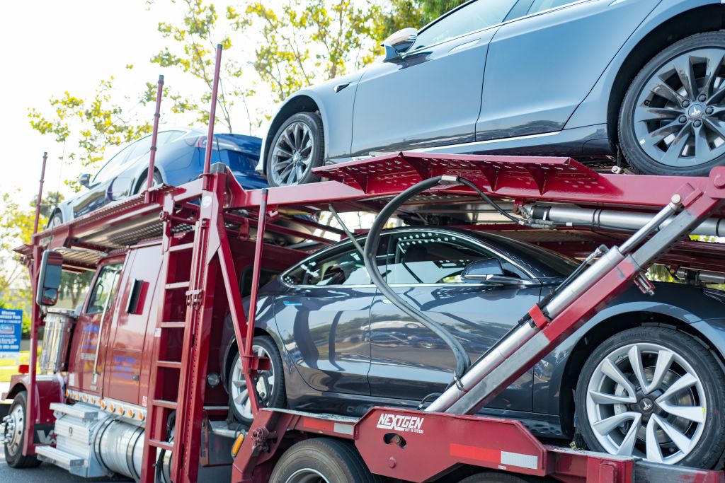 Tesla issues $13.8M in stock to buy trailers in bid to improve electric vehicle deliveries