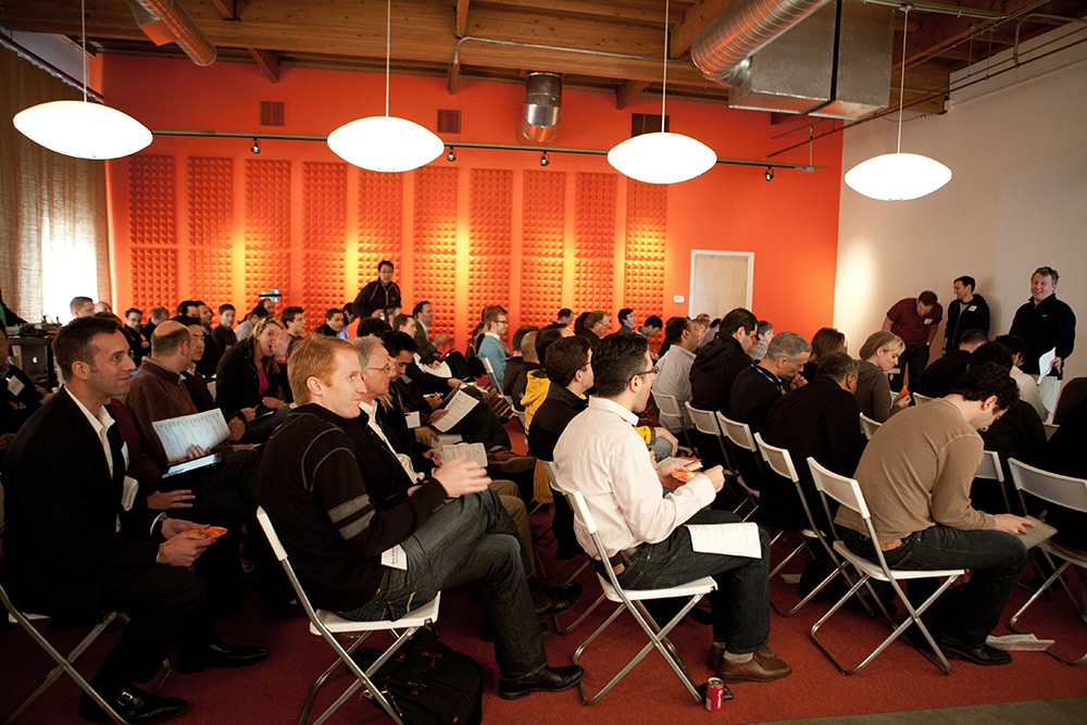 To fund Y Combinator’s top startups, VCs scoop them before Demo Day