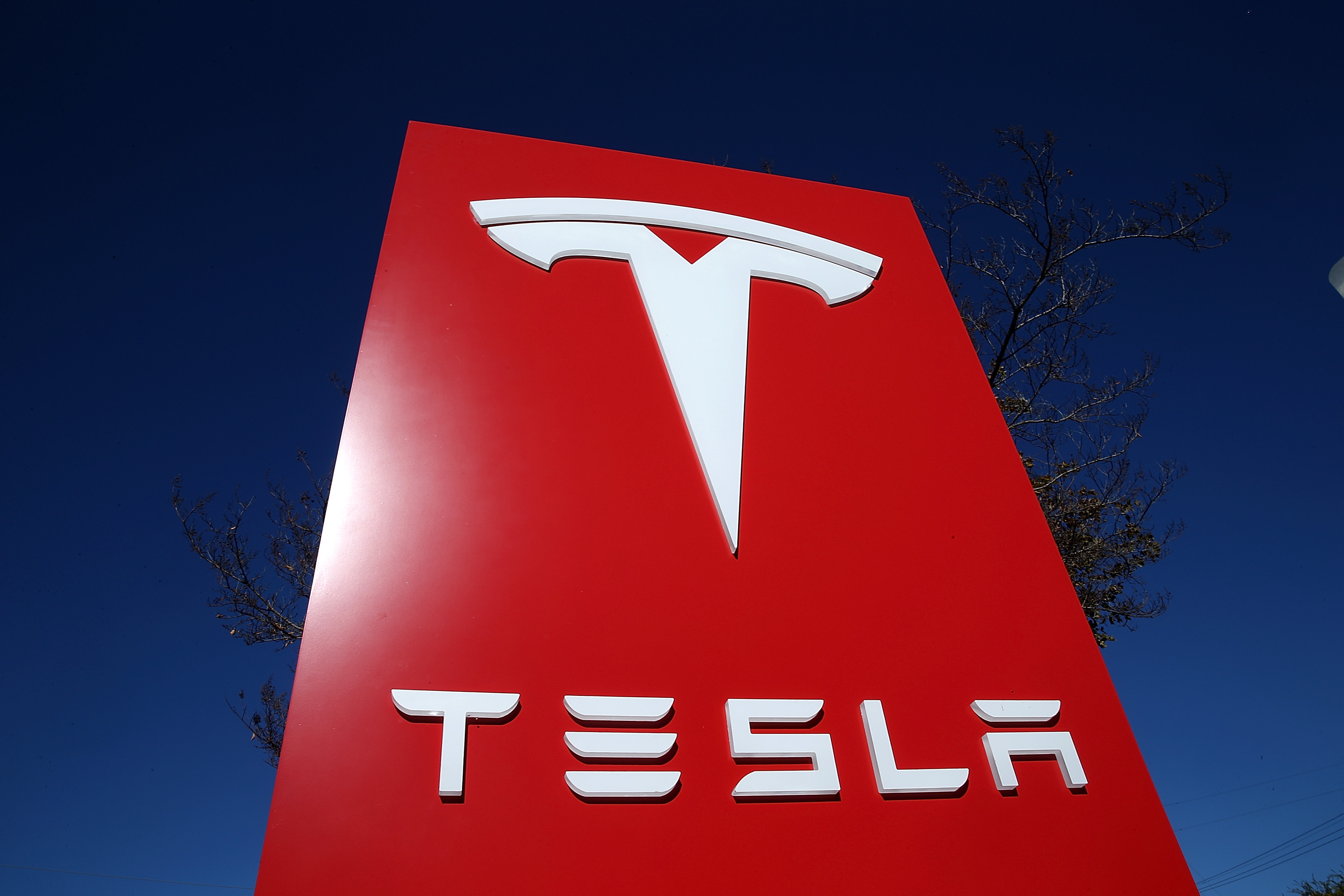 Why GM and Fiat Chrysler are buying Tesla’s regulatory credits