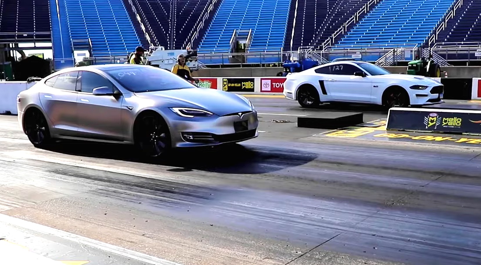 Pre-‘Raven’ Tesla Model S P100D slays Ford Mustang, Audi S4 in twin drag race