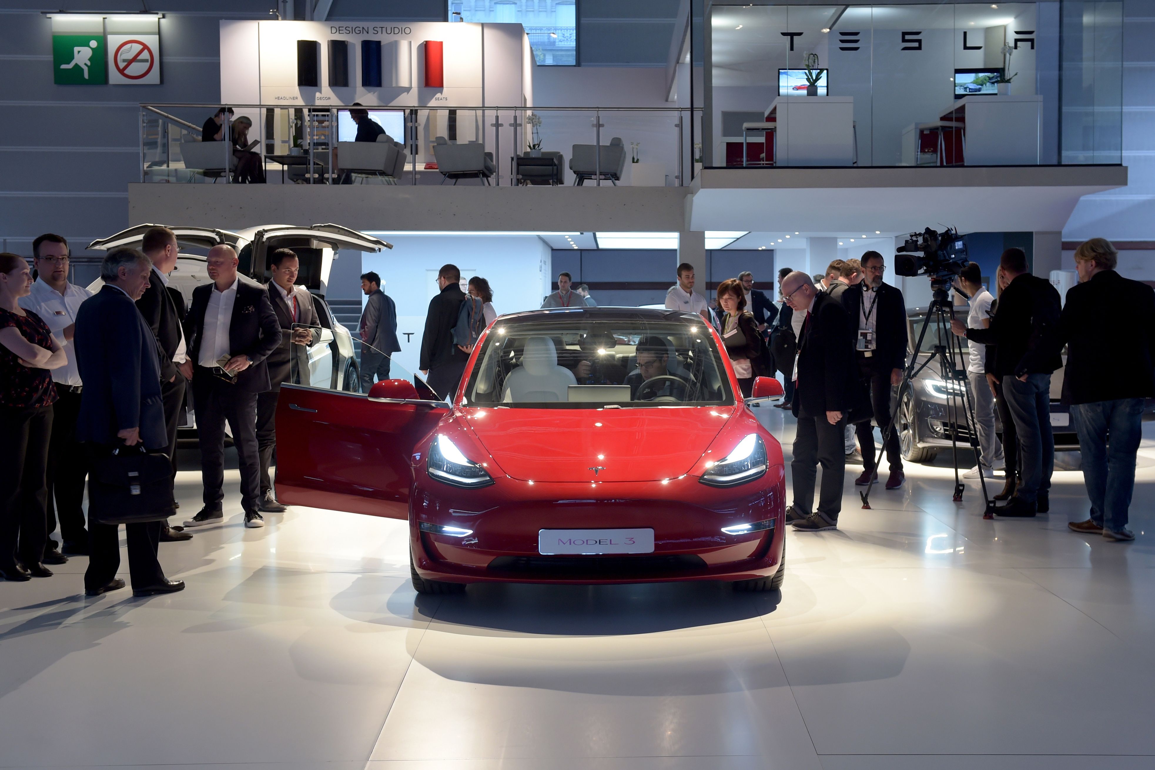 U.S. regulators take aim at Tesla over Model 3 safety claims