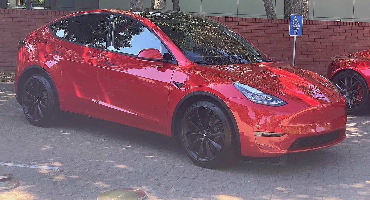Auto experts share insights on Tesla Model Y wiring and how Maxwell’s supercapacitors can improve batteries