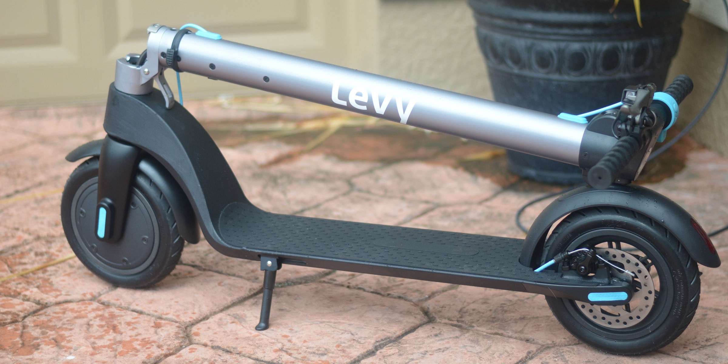 Levy electric scooter review: Sweet looking e-scooter with a removable battery