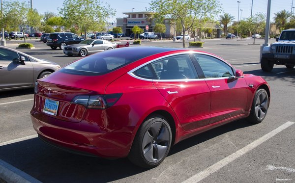 Consumer Reports: Tesla’s Smart Summon is a glitchy ‘science experiment’