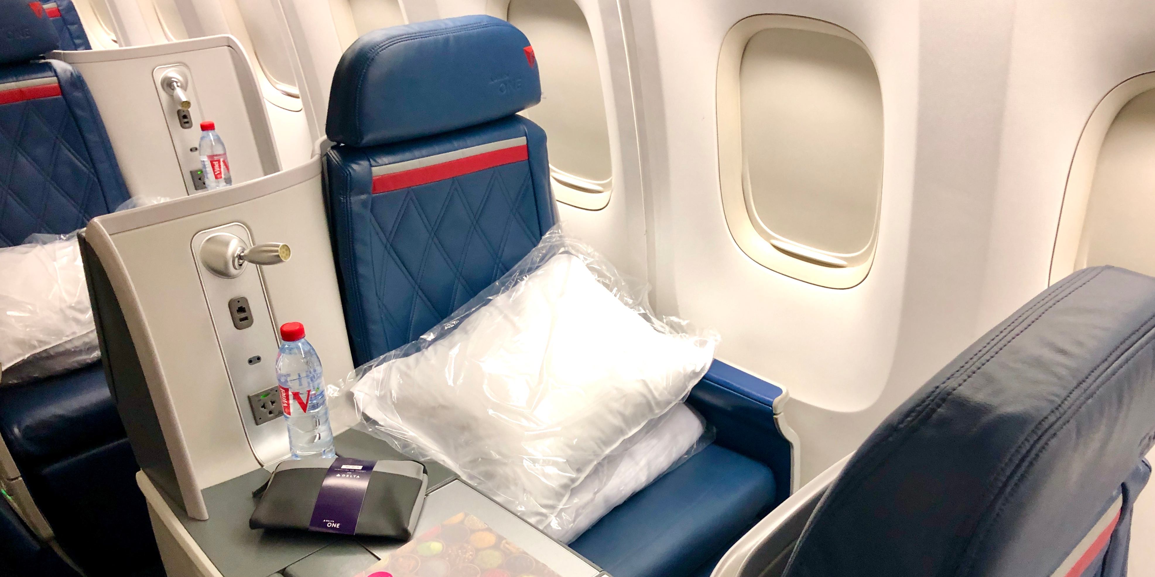 I flew Delta’s reviled 767 business class seat from Europe to New York. Here’s what it was actually like. (DAL)