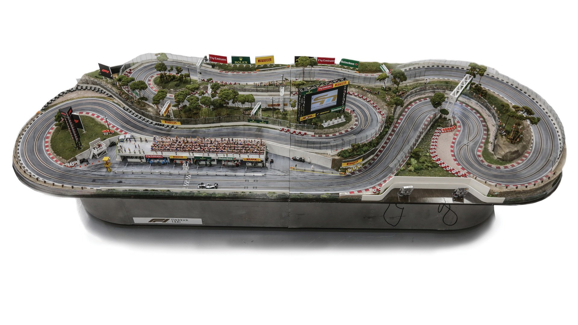 Admit It, This Massive 1:32 Scale F1 Slot Car Race Track Is What You Want For Christmas
