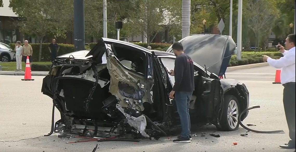 Tesla Model X splits in half after blindsided by Nissan GT-R, Tesla driver walks away unscathed