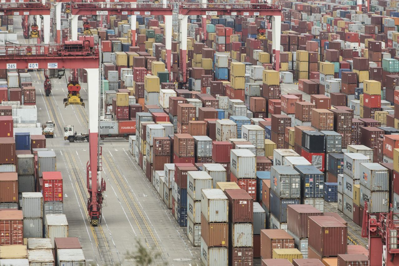 Newsletter: Trade Deficit Narrows for First Time in 6 Years