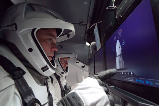 SpaceX simulator lets you be the astronaut that docks Crew Dragon with the space station