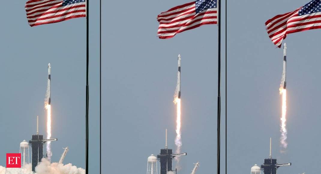 SpaceX rocket ship blasts off on historic flight