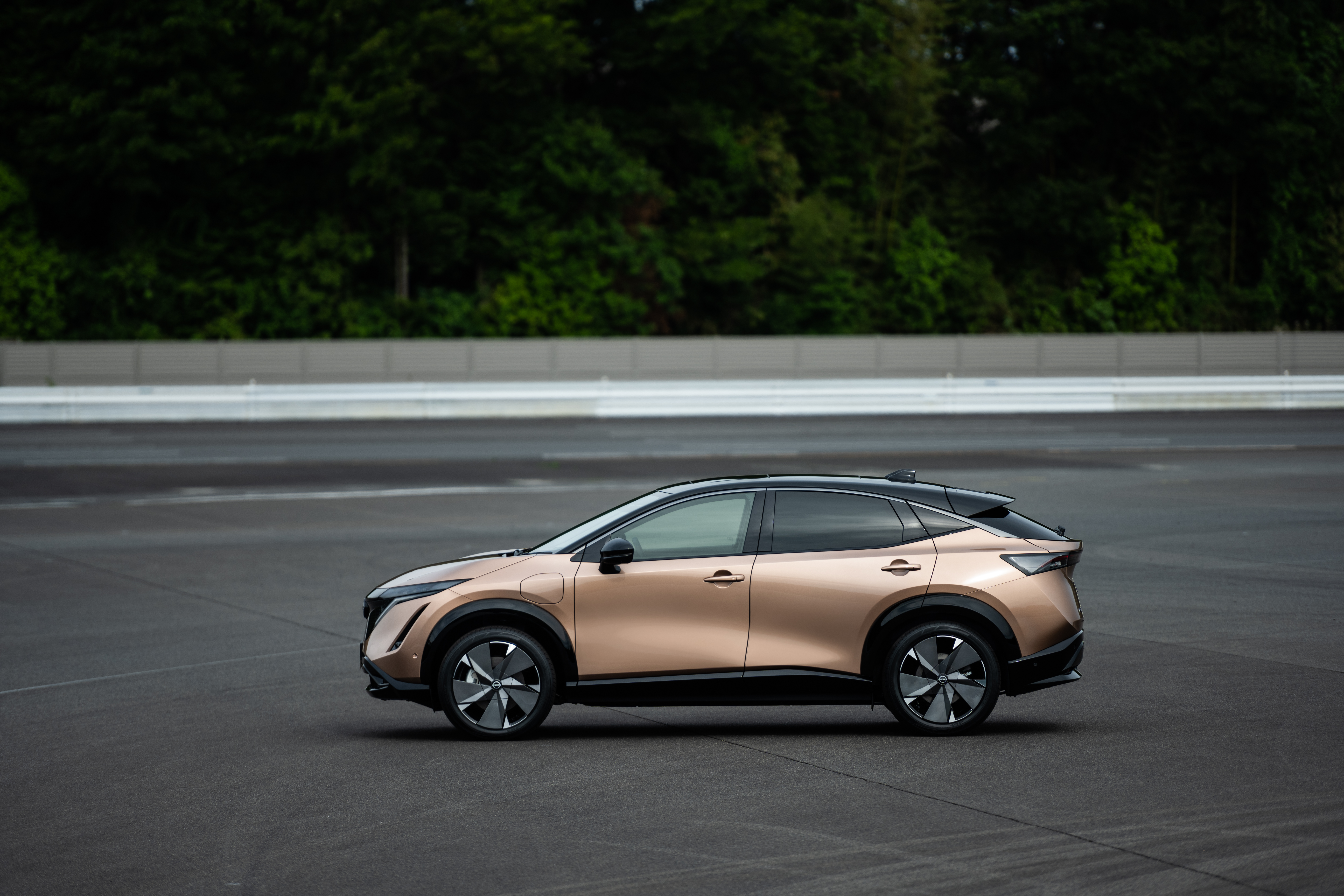 Nissan stakes its EV future on the 300-mile range Ariya crossover