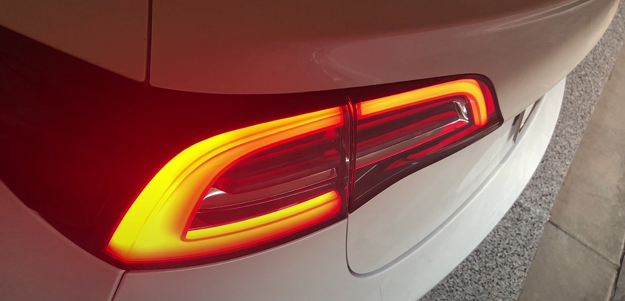 Tesla expands Dynamic Brake Lights to new markets to avoid rear-end collisions