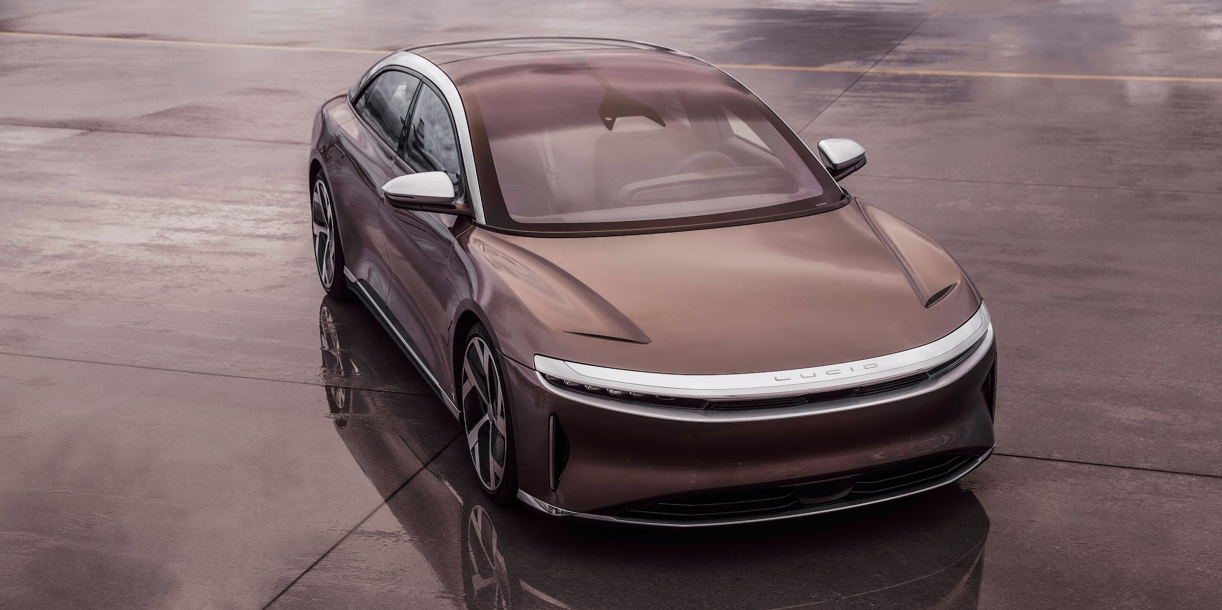 Lucid Motors just unveiled a new EV that starts at $80,000 and can beat a Tesla Model S on paper — check out the Air