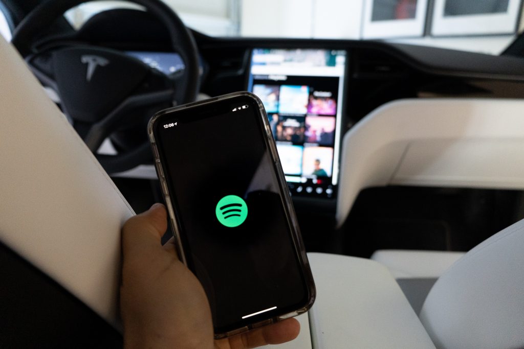 Tesla introduces Spotify improvements, Autopilot speed optimizations in 2020.44 update