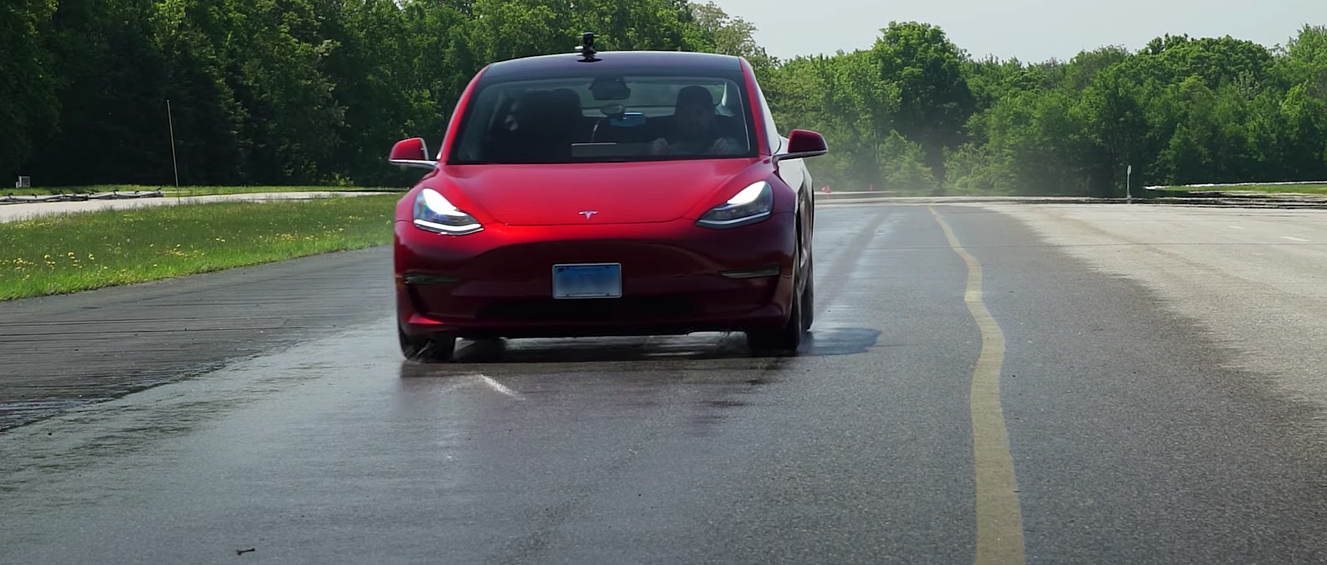 Tesla fulfills NHTSA, IIHS promise for automatic braking ahead of 2022 deadline