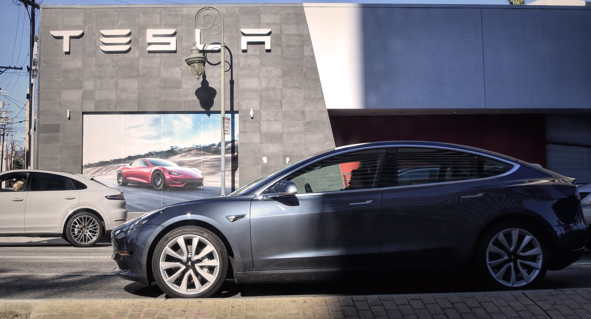 Tesla delivers over 201k vehicles in Q2 2021, meets Wall St’s estimates