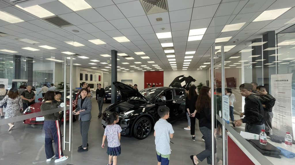 Tesla uses LFP batteries for China-made Model Y SR, new documents reveal