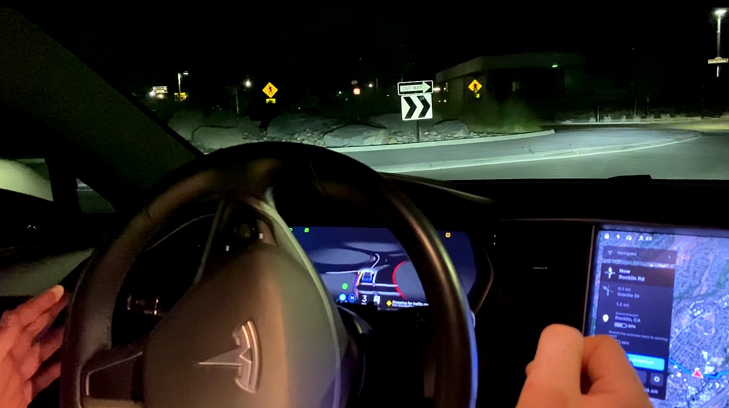 Tesla FSD Beta V9 handles roundabouts and blind turns in first real-world tests