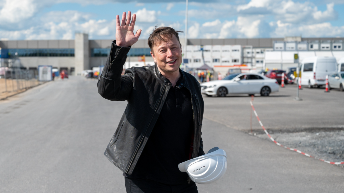 Elon Musk books a flight to space with…Virgin Galactic?
