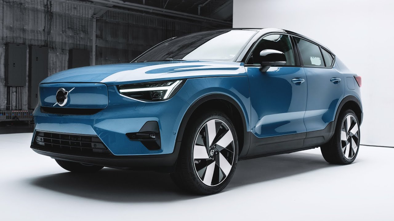 Electric Hatchback! 2022 Volvo C40 Recharge FIRST LOOK | MotorTrend