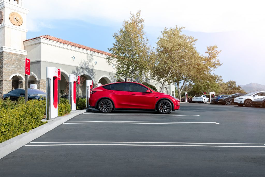 Tesla’s strong August start confidently brings in reiterated support from Piper Sandler