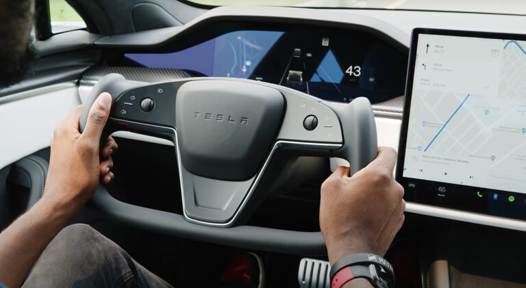 Tesla Model S Plaid controversial steering yoke wins over critic