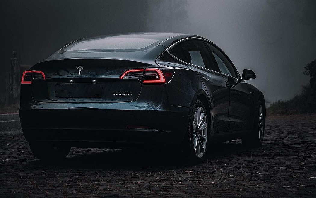 Tesla seemingly slips, briefly reiterates that Model 3 will be built in Giga Texas