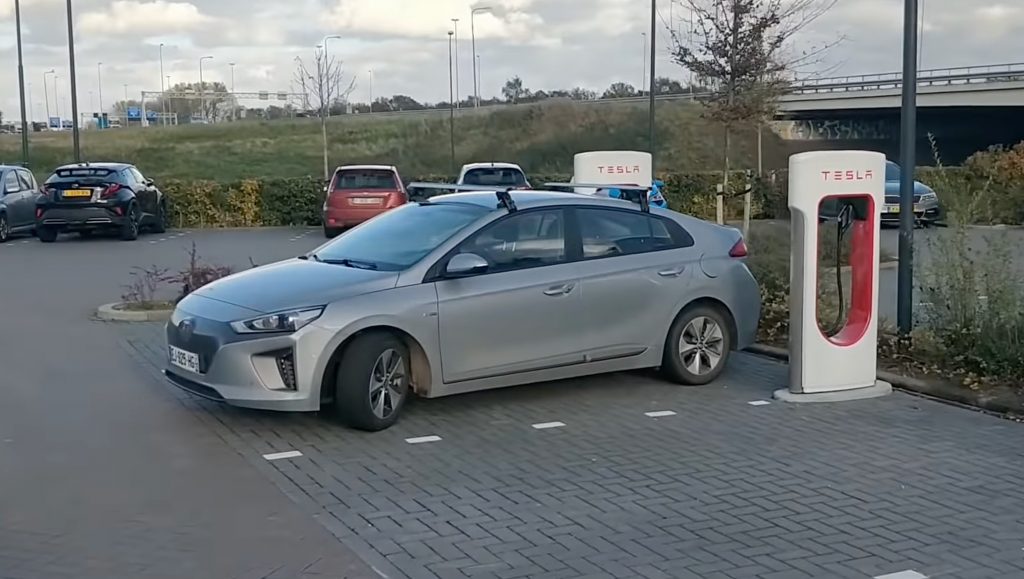 First tests of non-Tesla Supercharger sessions in the Netherlands shared online